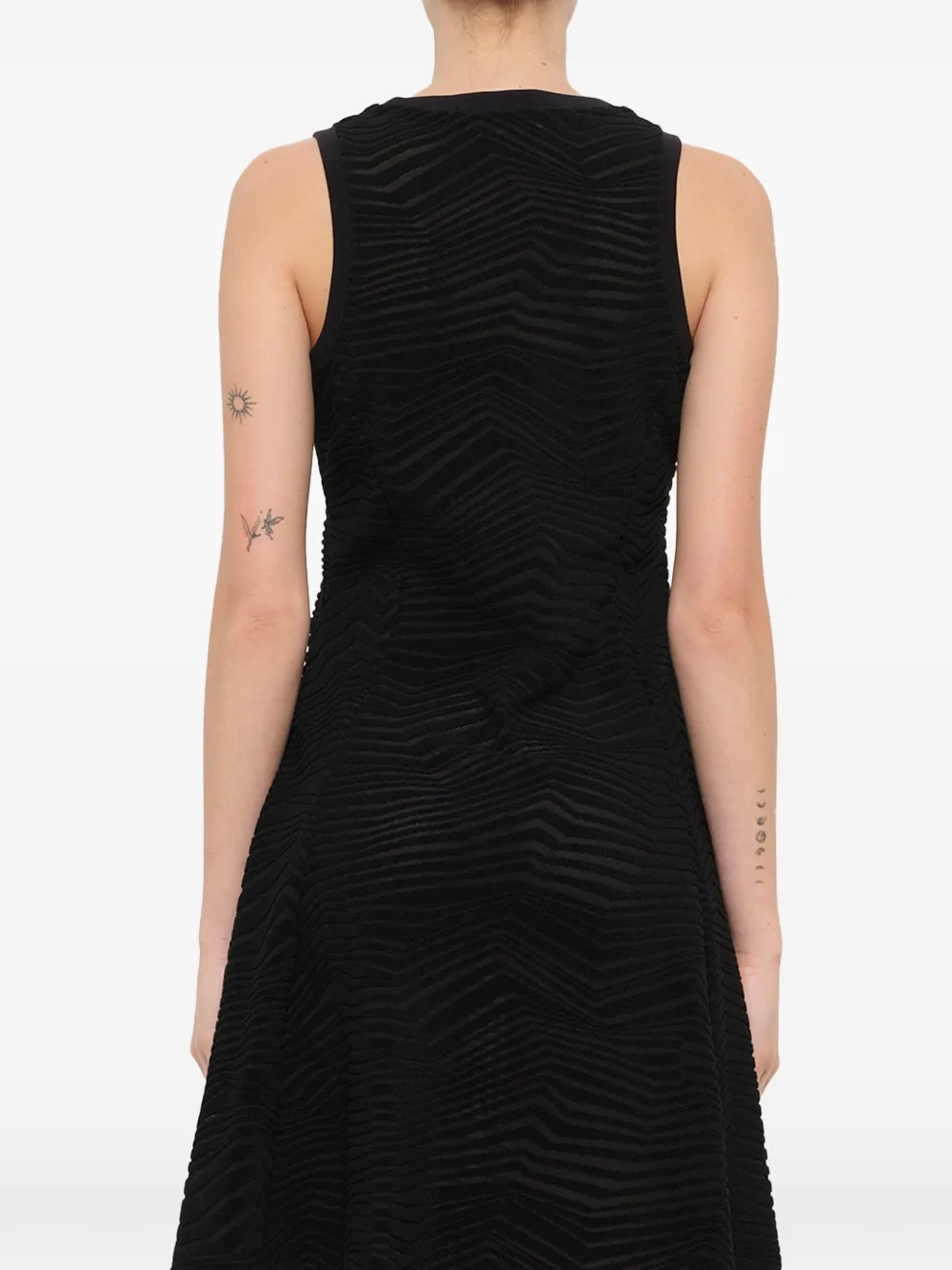 Neil Barrett Mini-jurk met chevron patroon en V-hals Zwart