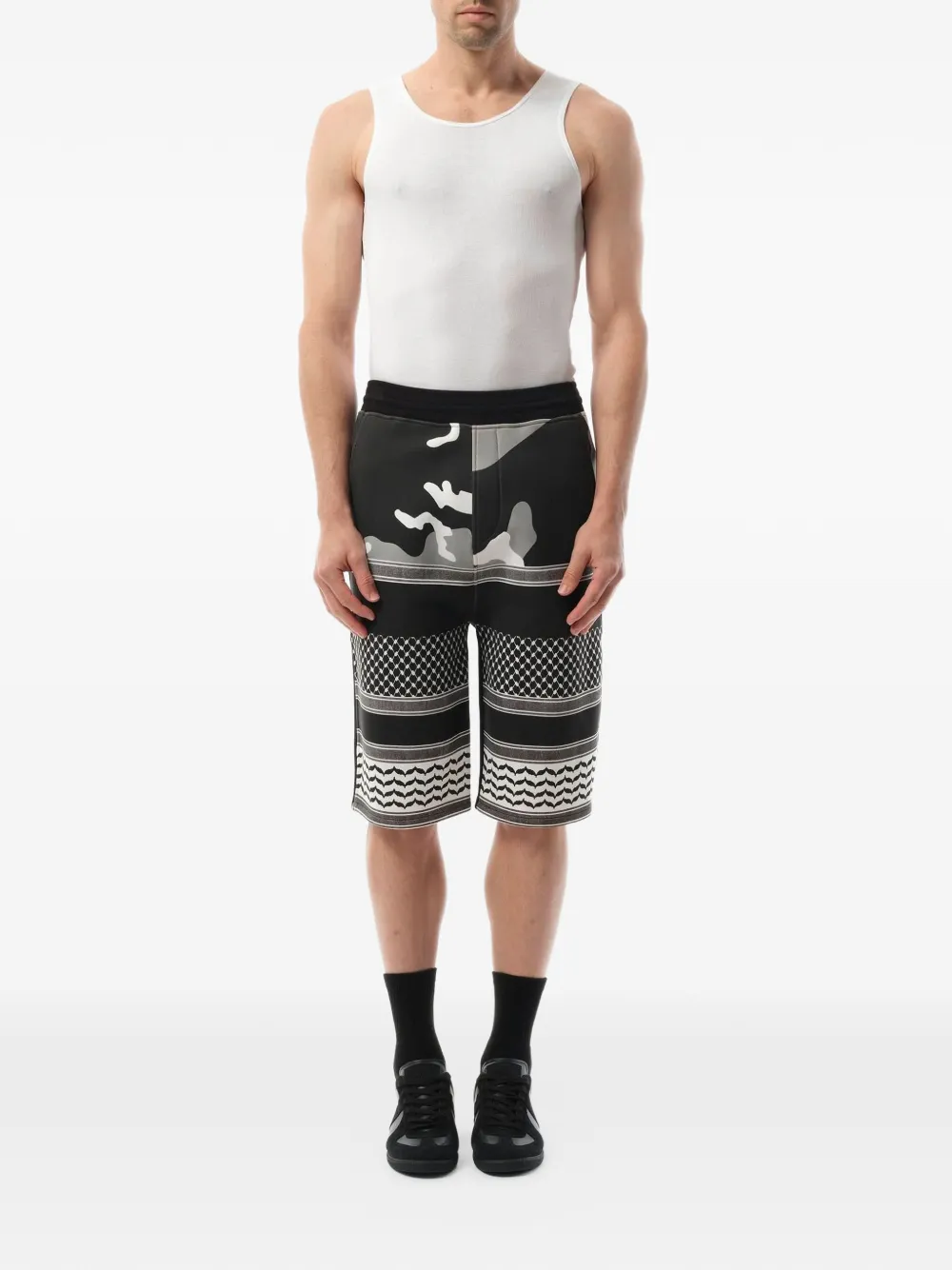 Neil Barrett Shorts met camouflageprint Zwart