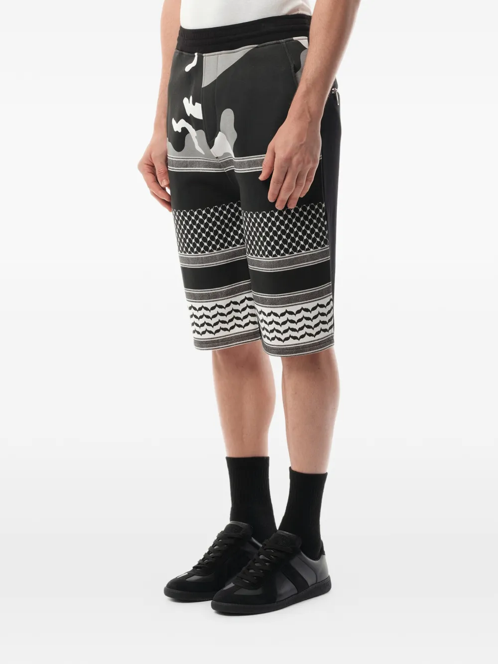 Neil Barrett Shorts met camouflageprint Zwart