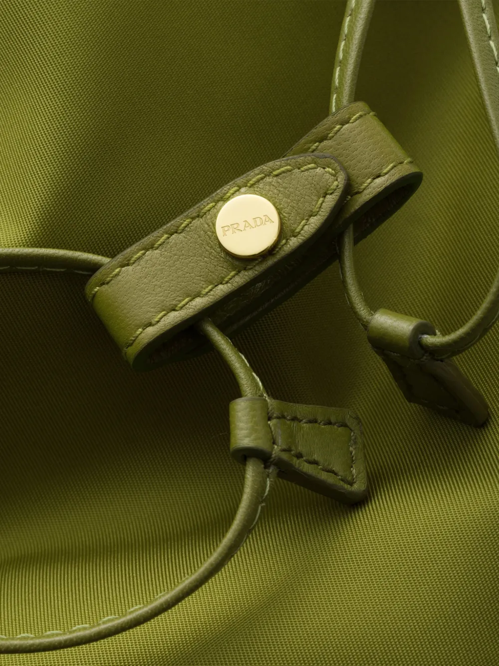 Prada Prada Wish Re-Nylon ポーチ | グリーン | FARFETCH JP