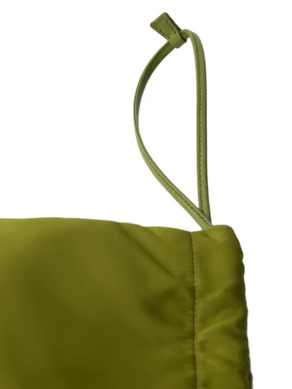 【PRADA】グリーンナイロン ドローストリングポーチ Prada ウィッシュ リナイロン ポーチ | グリーン | FARFETCH JP