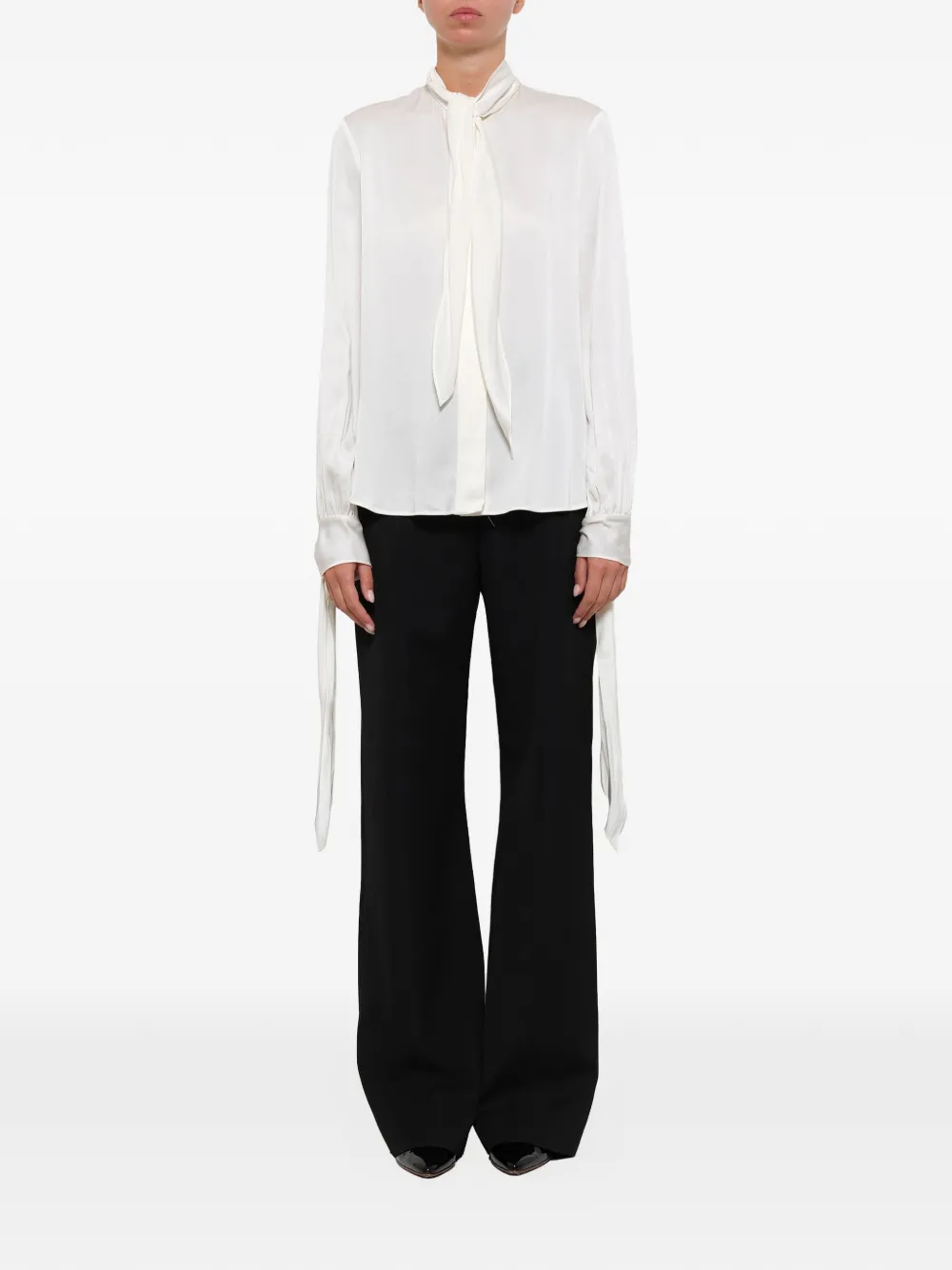Alexander McQueen Satijnen blouse met gestrikte hals Wit