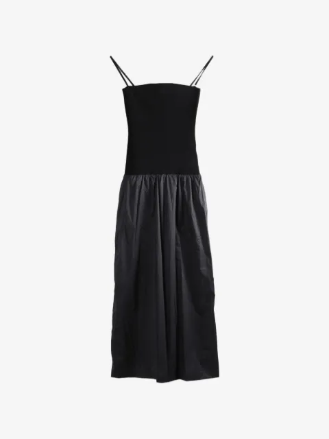 Amomento vestido fruncido con tirantes finos