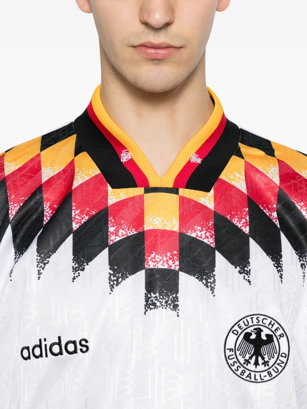 adidas T-shirt met V-hals en diamantprint Wit