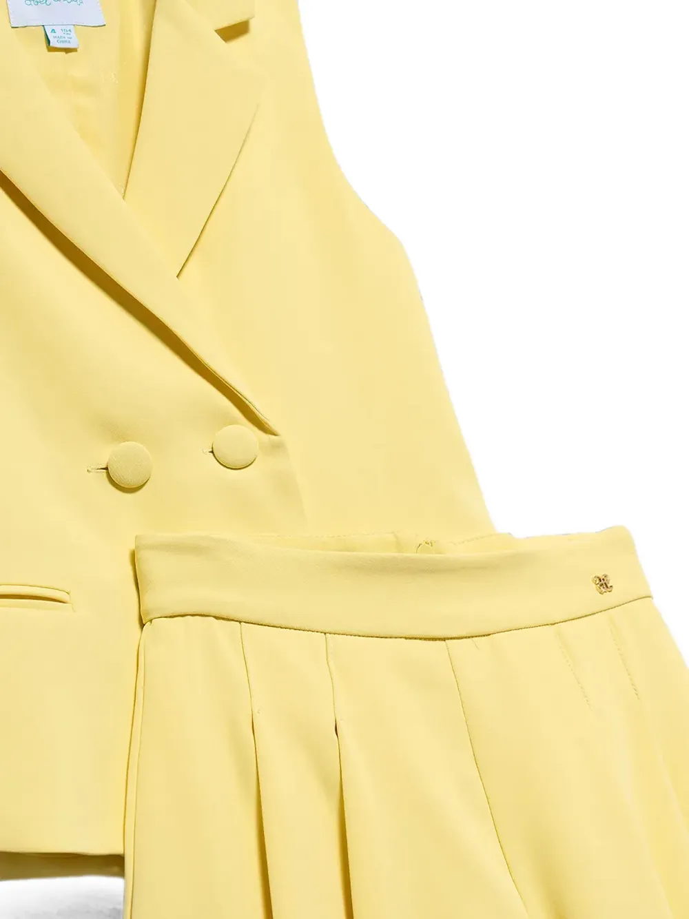 Abel & Lula Tweedelige mouwloze shortsset met dubbele rij knopen Geel