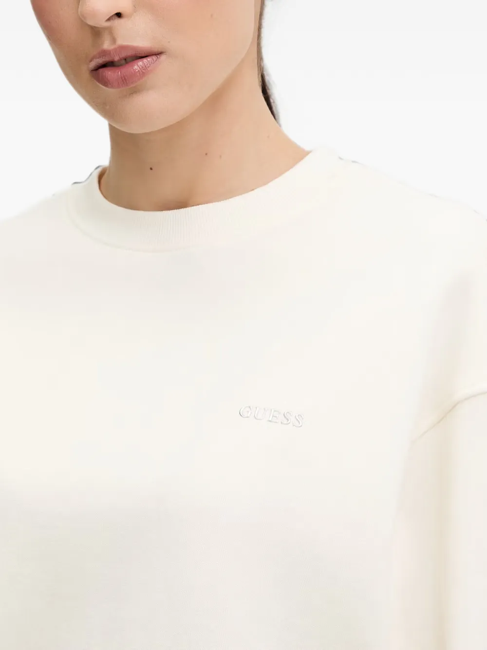 GUESS USA Nat sweater met logoplakkaat en verlaagde schouders Beige