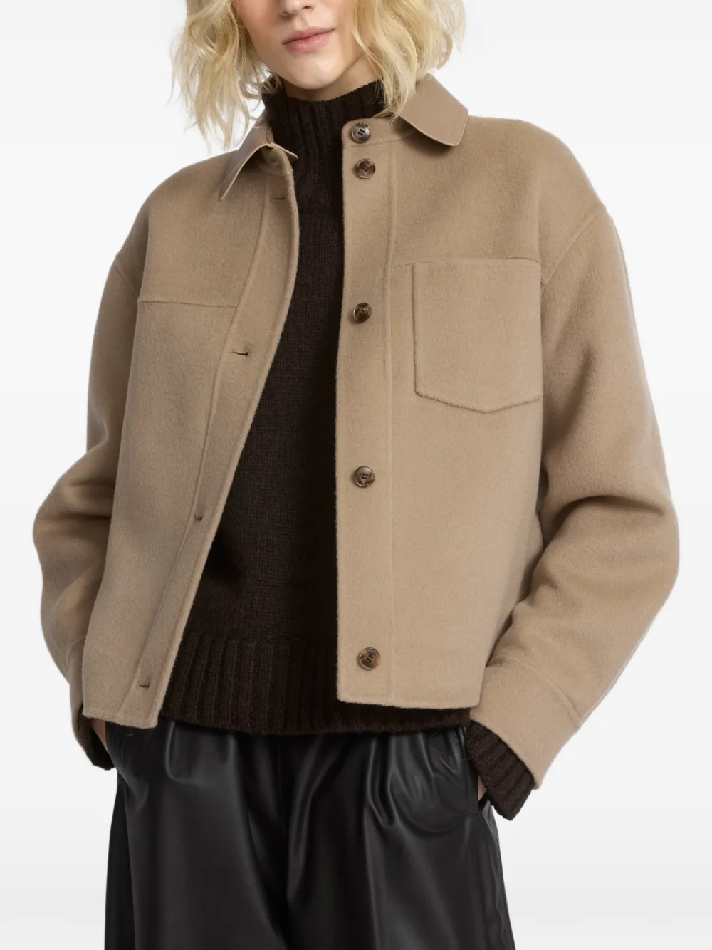 Yves Salomon Jack met leren kraag en borstzak Beige
