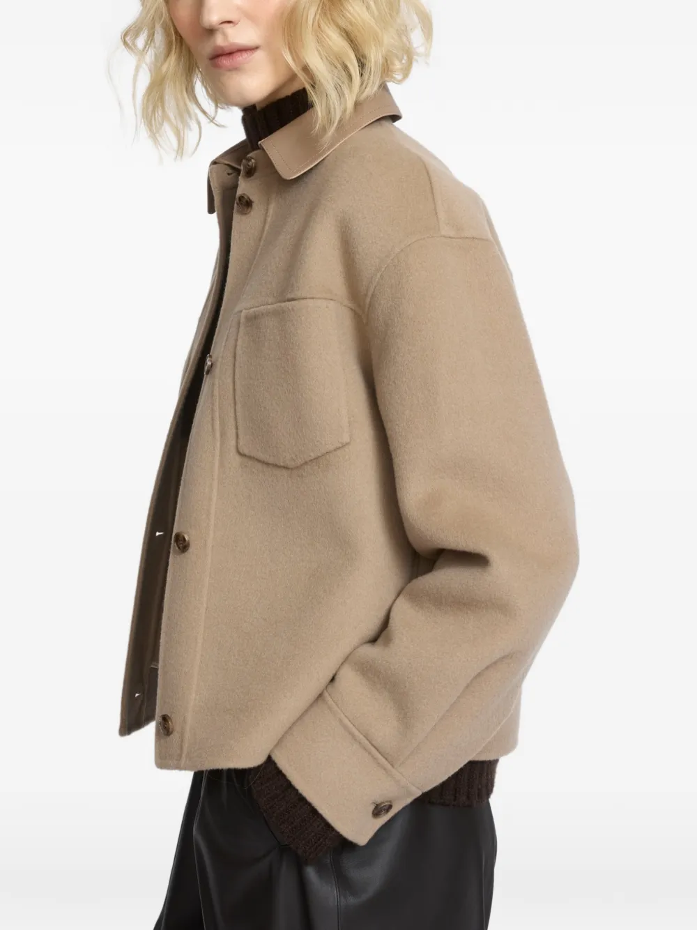 Yves Salomon Jack met leren kraag en borstzak Beige
