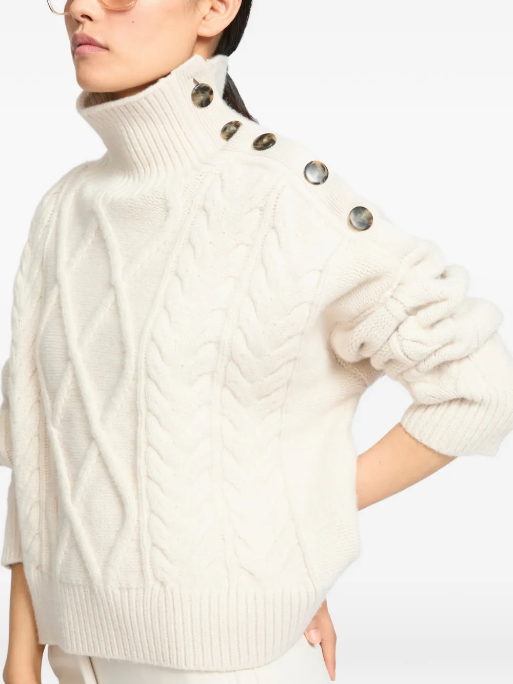 Yves Salomon Kabelgebreide trui met knoopdetail Beige