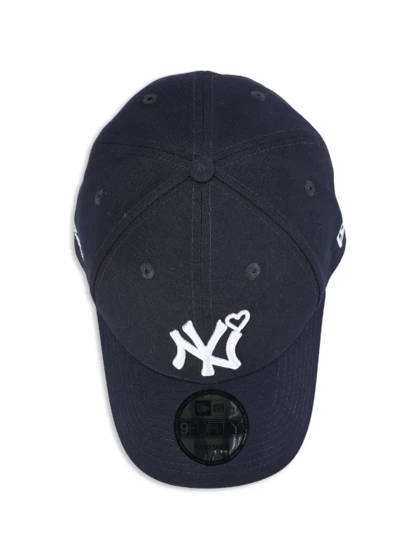 BASICKS 9FORTY™ NEW YORK YANKEES CAP BASICKS x New Era New York Yankees 9FORTY Embroidered logo-patch