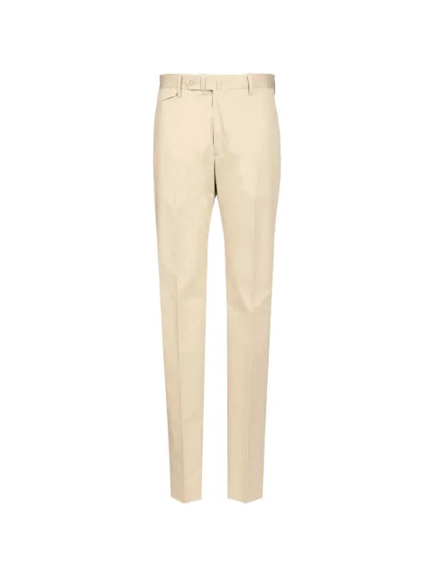 Tagliatore pantalones con pinzas