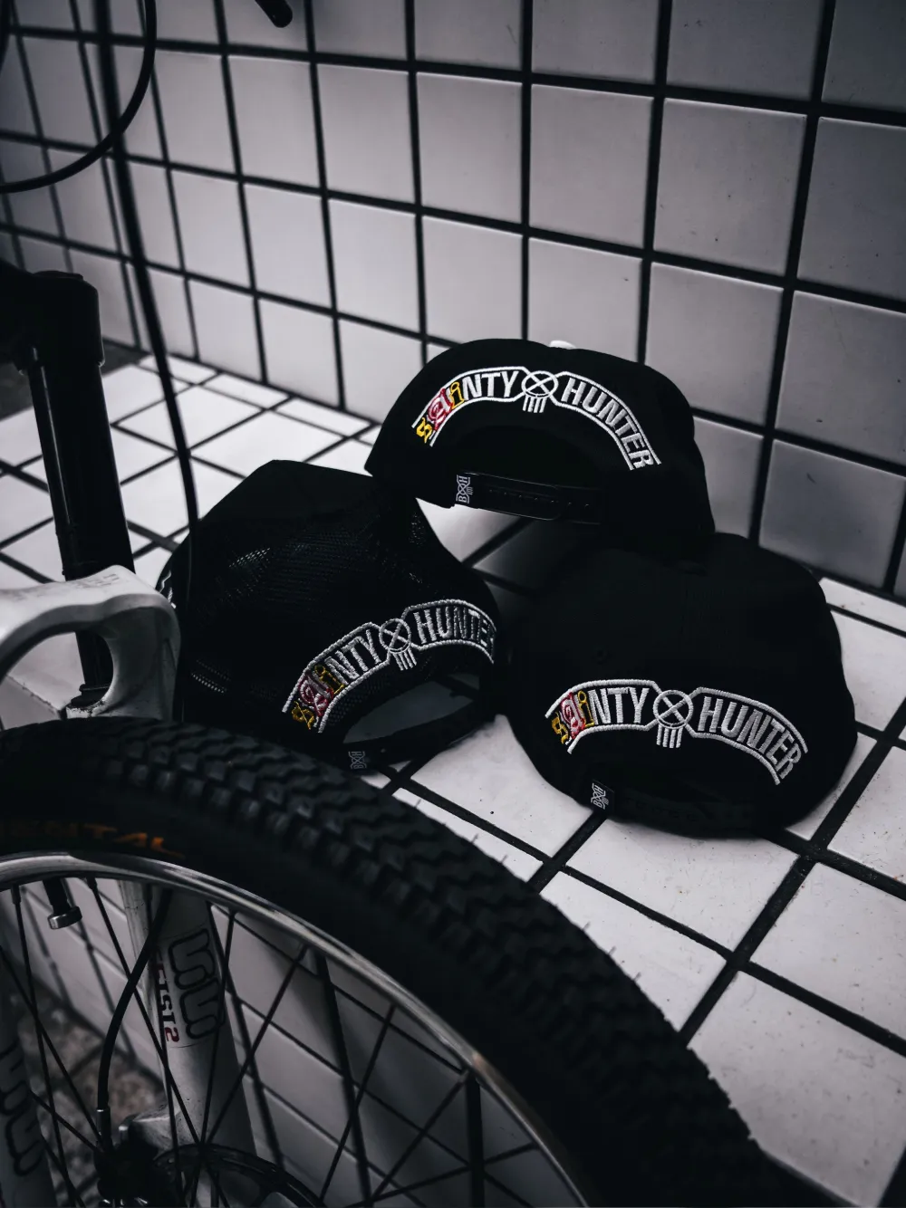 SAINT Mxxxxxx × BOUNTY HUNTER MESH CAP SAINT MXXXXXX Sainty Hunter Embroidered Cap | Black | FARFETCH
