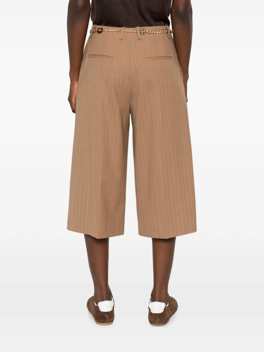 Maje Shorts met krijtstreep en ketting Bruin