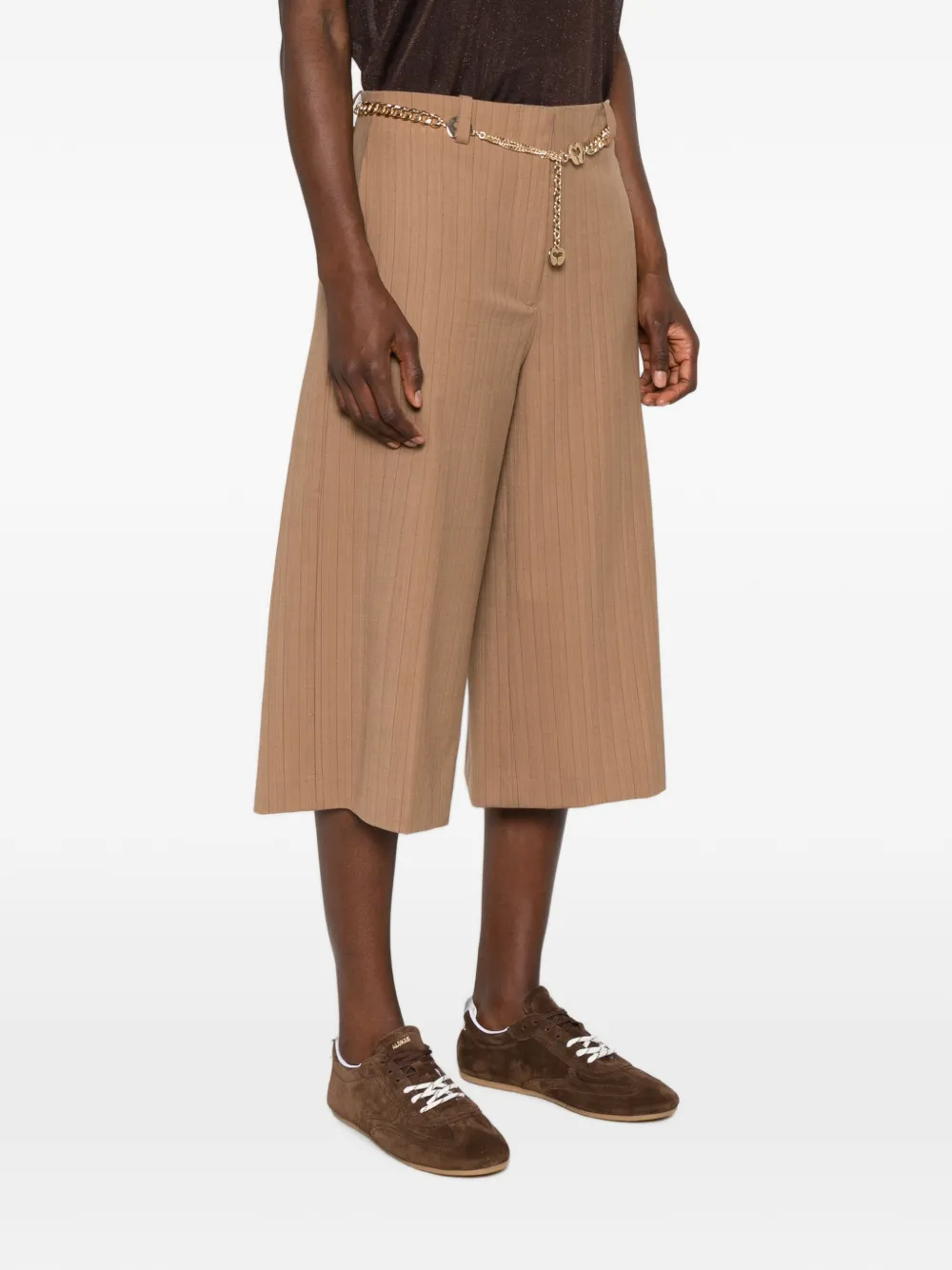 Maje Shorts met krijtstreep en ketting Bruin