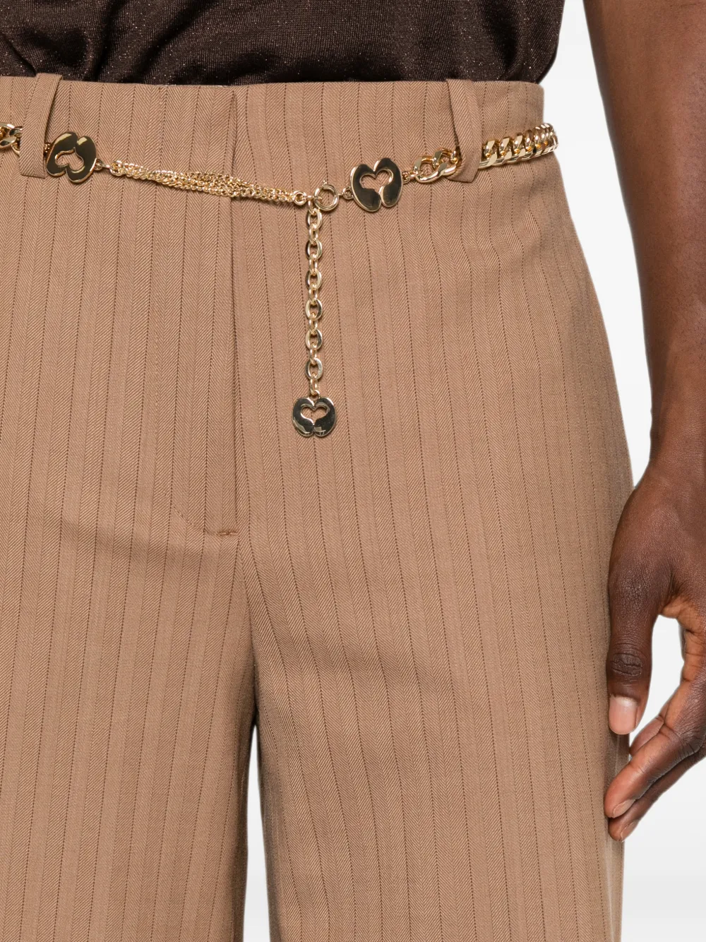 Maje Shorts met krijtstreep en ketting Bruin