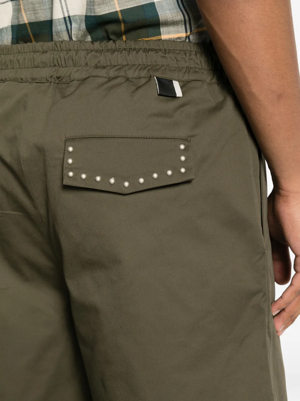 Low Brand George Coulisse shorts met trekkoord en studs Groen