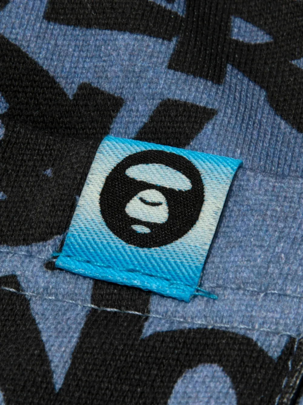 AAPE BY *A BATHING APE Aapeunus shorts met graffiti-print Grijs