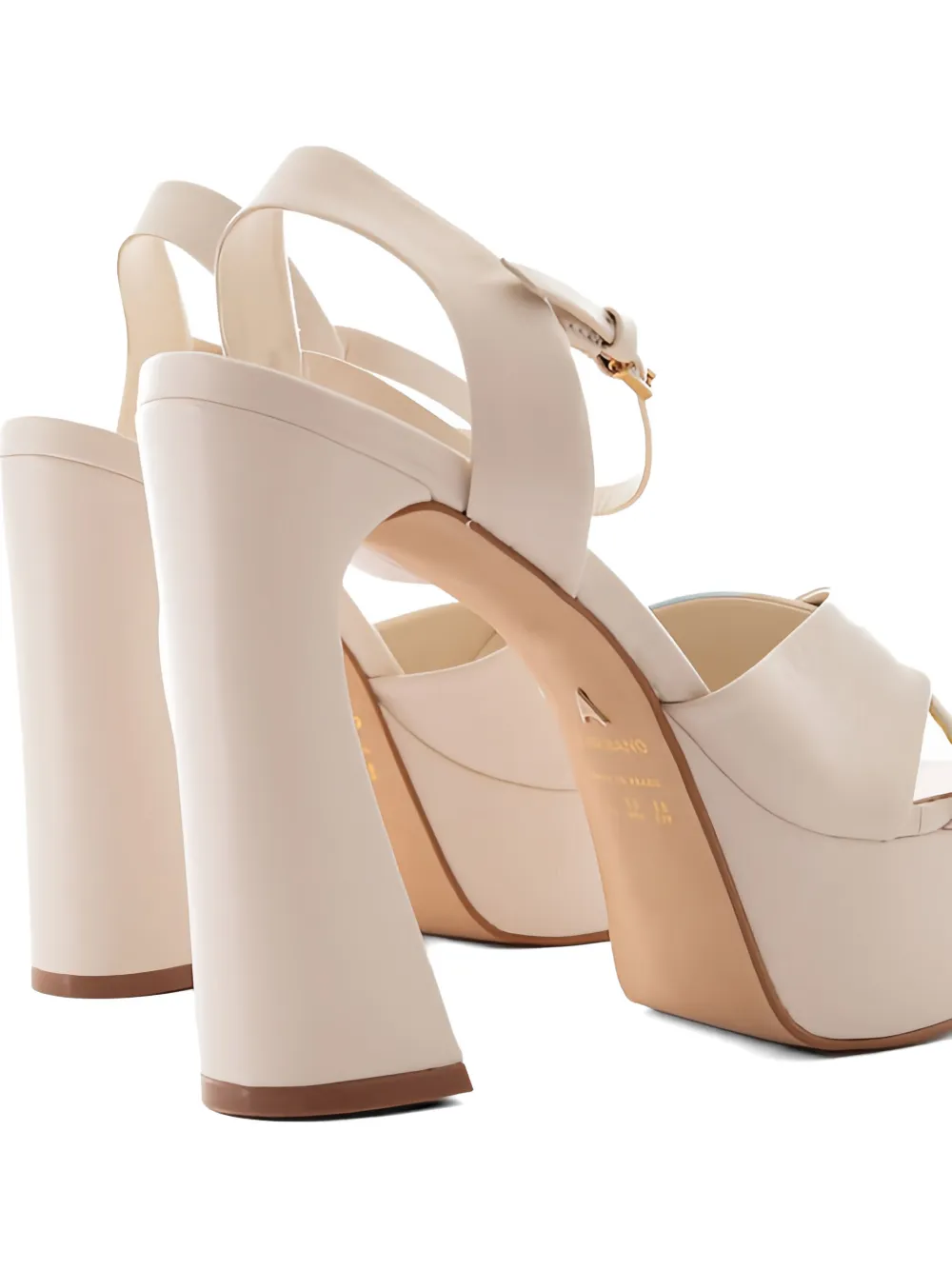 CARRANO Sandalen met gekruiste bandjes Beige