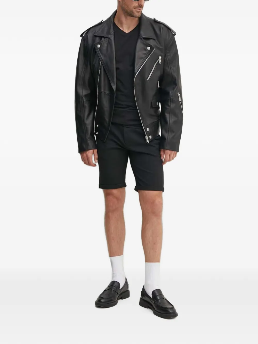 Lindbergh Shorts met plooien en omgeslagen pijpen Zwart