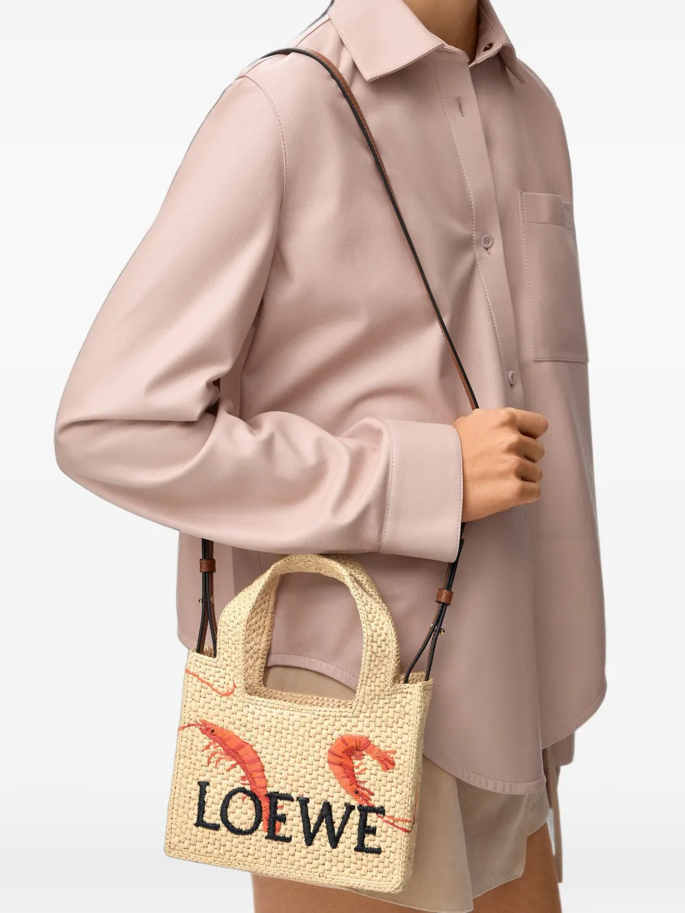 LOEWE Font shopper met geborduurde garnaal Beige