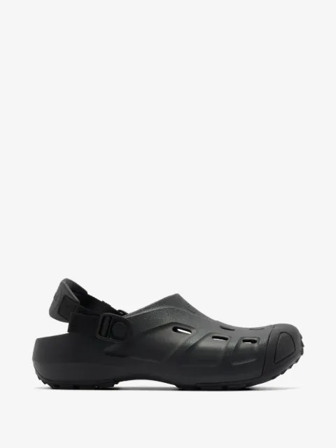 Crocs sandalias con perforaciones y tira trasera
