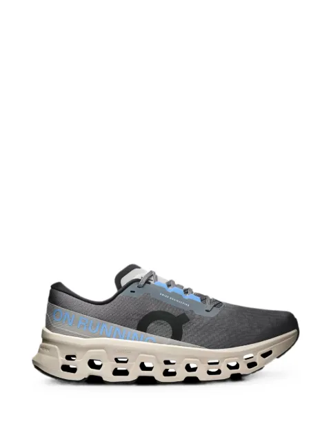 On  zapatillas Cloudmonster 3 con cordones
