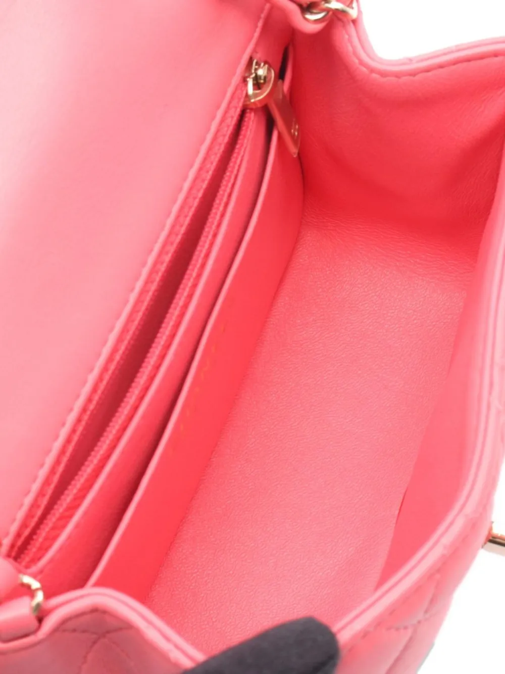 Chanel Pre-owned 2020-2021 Matelassé Shoulder Bag in Pink, view 3