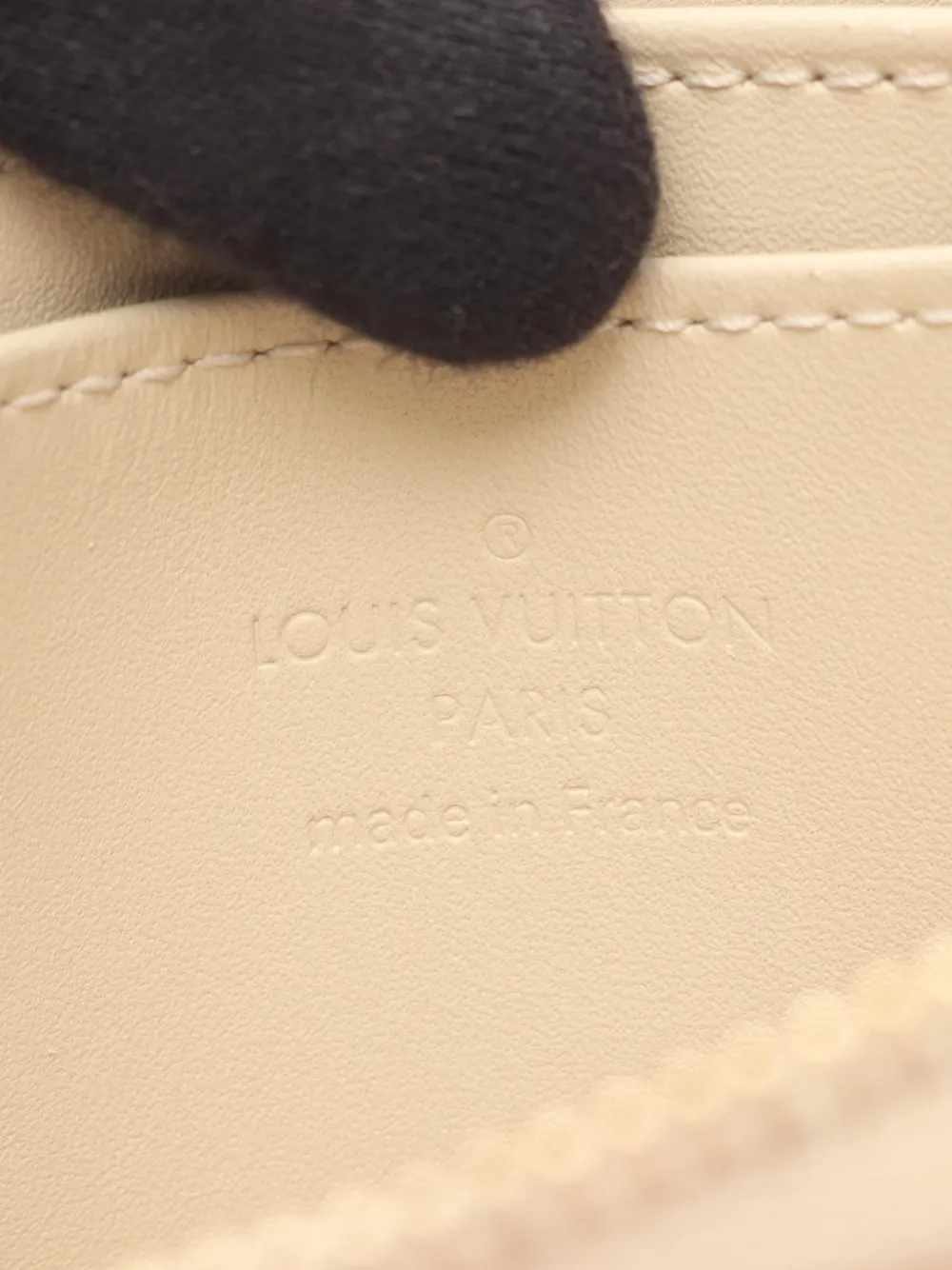 Louis Vuitton Pre-owned 2010 Monogram Vernis Coin Purse in Neutrals, view 4