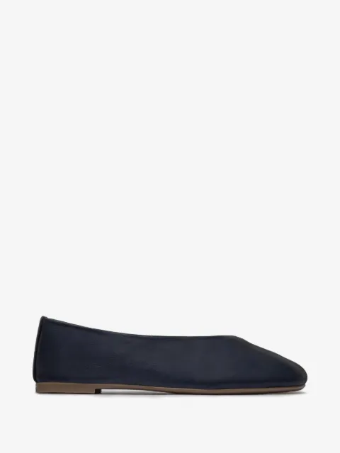 Bernardo Meredith central-seam ballet flats