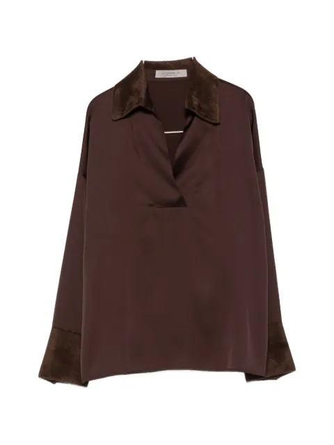 D.Exterior contrast-trim V-neck shirt