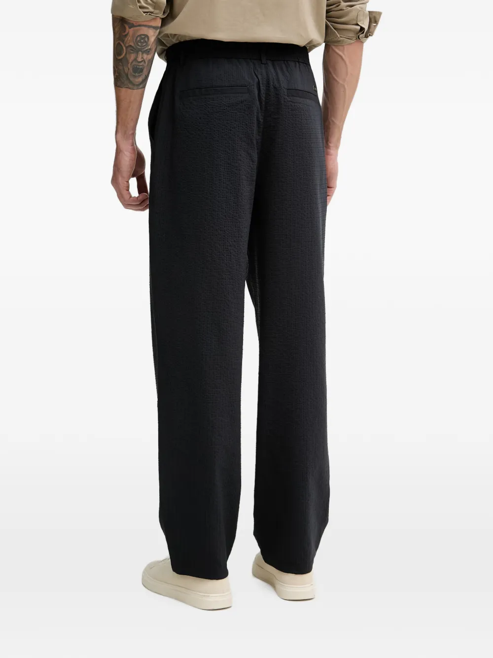 Armani Exchange Broek met seersucker textuur en logoplakkaat Blauw