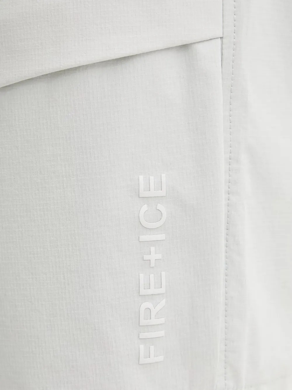 Bogner Fire+ice 케일럽 로고 패치 카고 쇼츠 In White