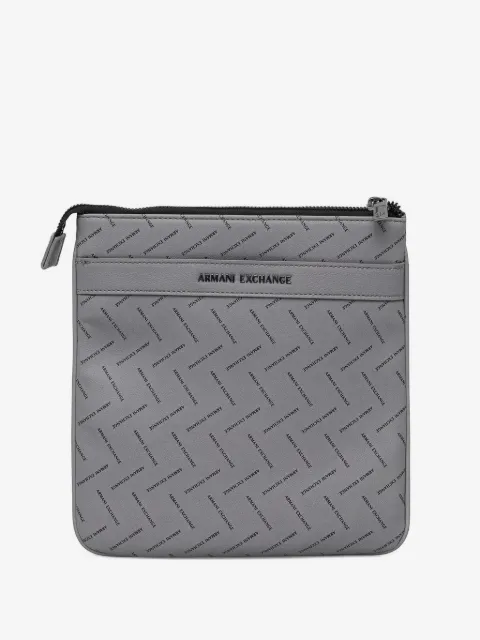 Armani Exchange mochila tipo mensajero con logo estampado