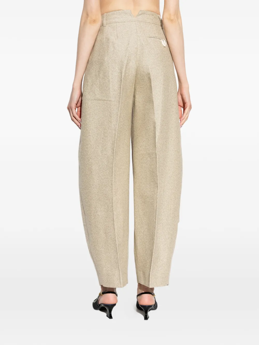 Jacquemus The Ovalo gewelfde broek Beige