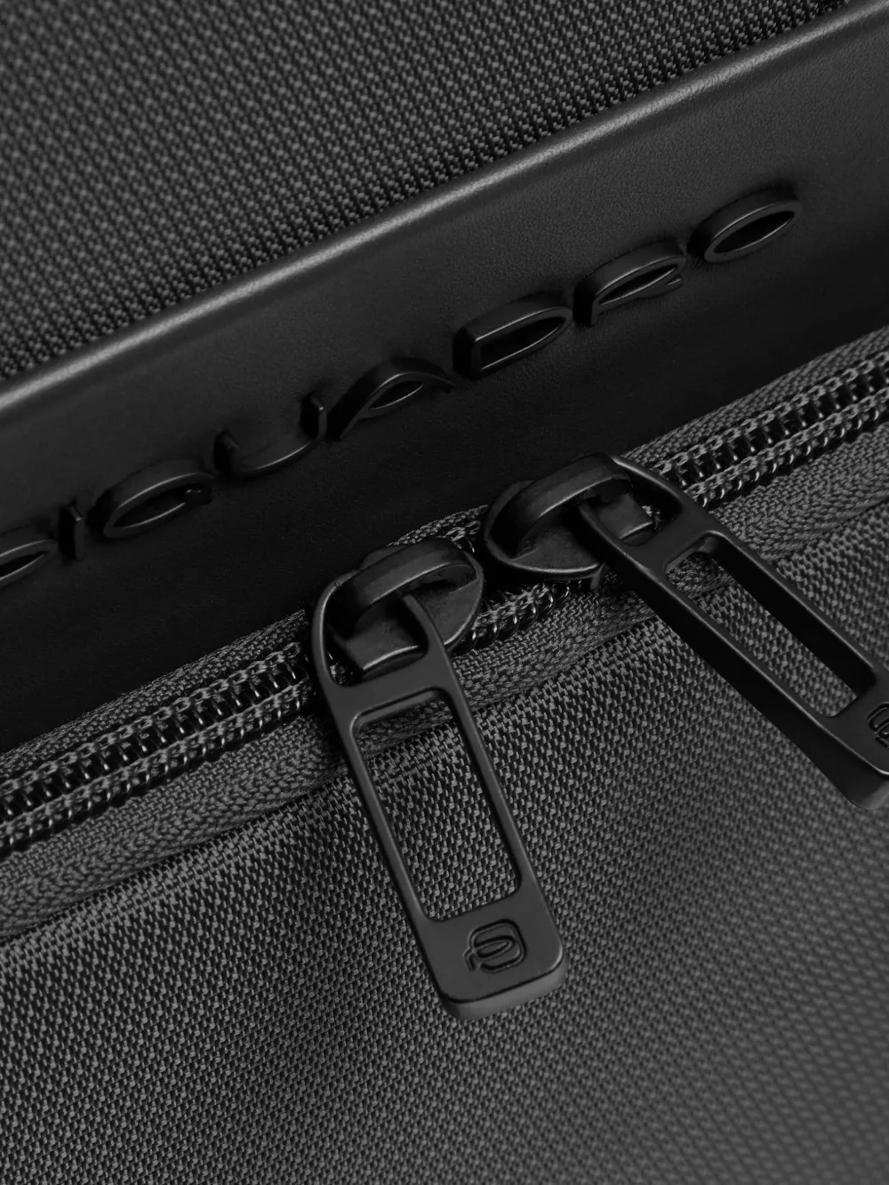 PIQUADRO Uitbreidbare laptop rugzak Zwart