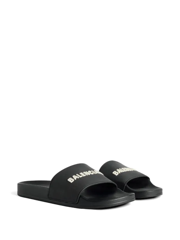 Balenciaga ロゴエンボス サンダル | ブラック | FARFETCH JP