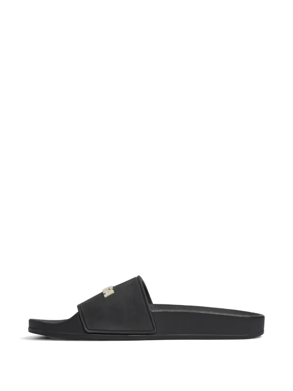 Balenciaga ロゴエンボス サンダル | ブラック | FARFETCH JP