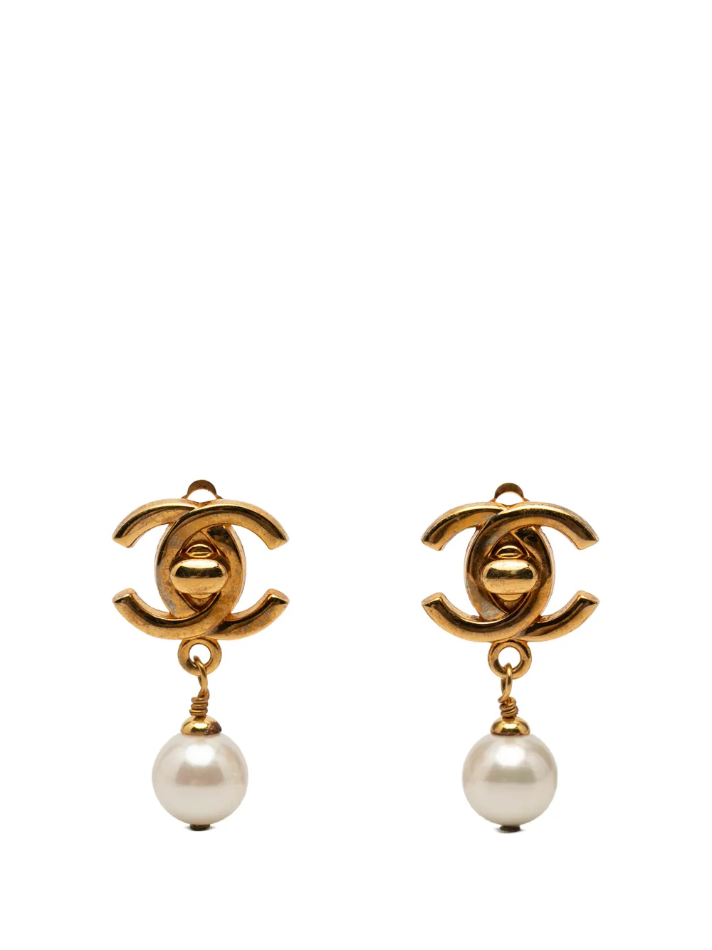 CHANEL Pre-Owned 1996 CC Gold Plated Turnlock Faux Pearl Drop Clip On Earrings costume earrings - Oro