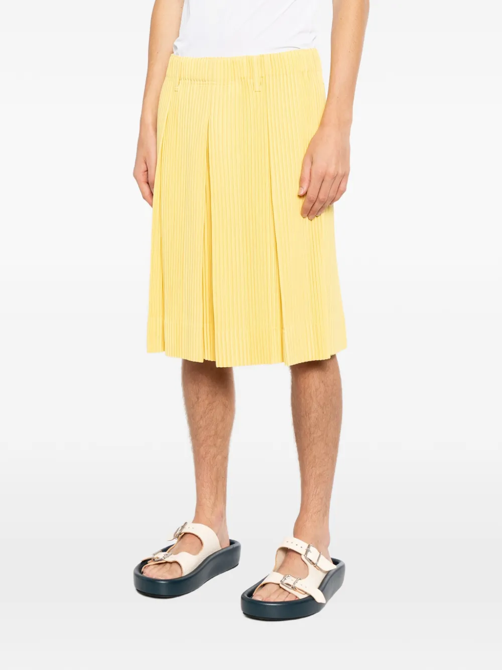 Homme Plissé Issey Miyake Geplooide shorts Geel