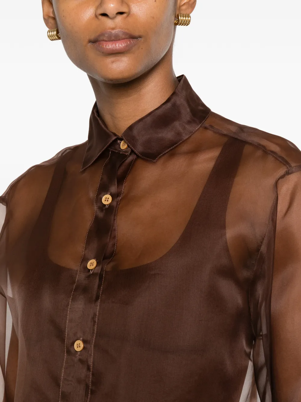 THE NINA STUDIO Doorzichtige blouse met gestrikte rug Bruin