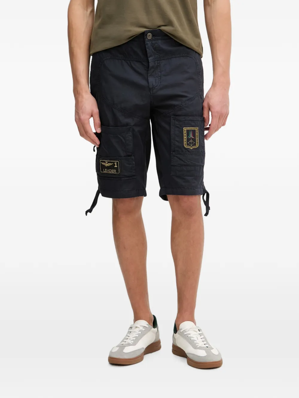Aeronautica Militare patch-detail cargo shorts - Blu