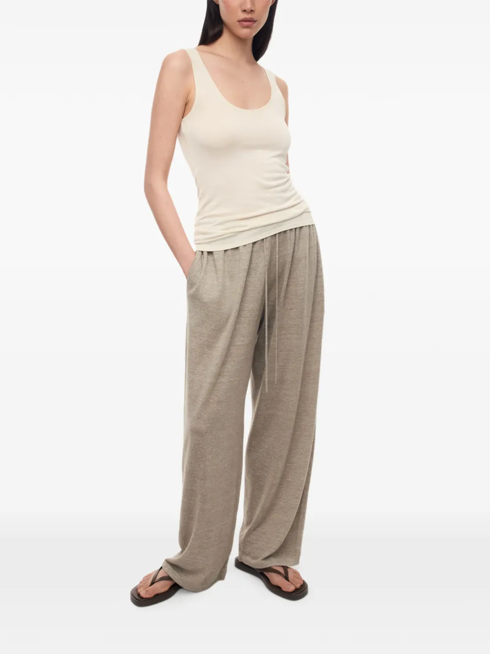 12 STOREEZ Cassiopeia tanktop met diepe ronde hals Wit