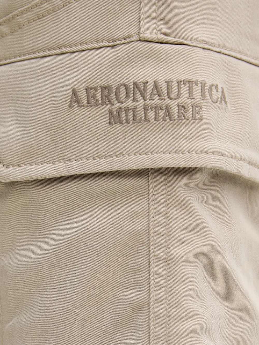 Aeronautica Militare Cargo shorts Beige