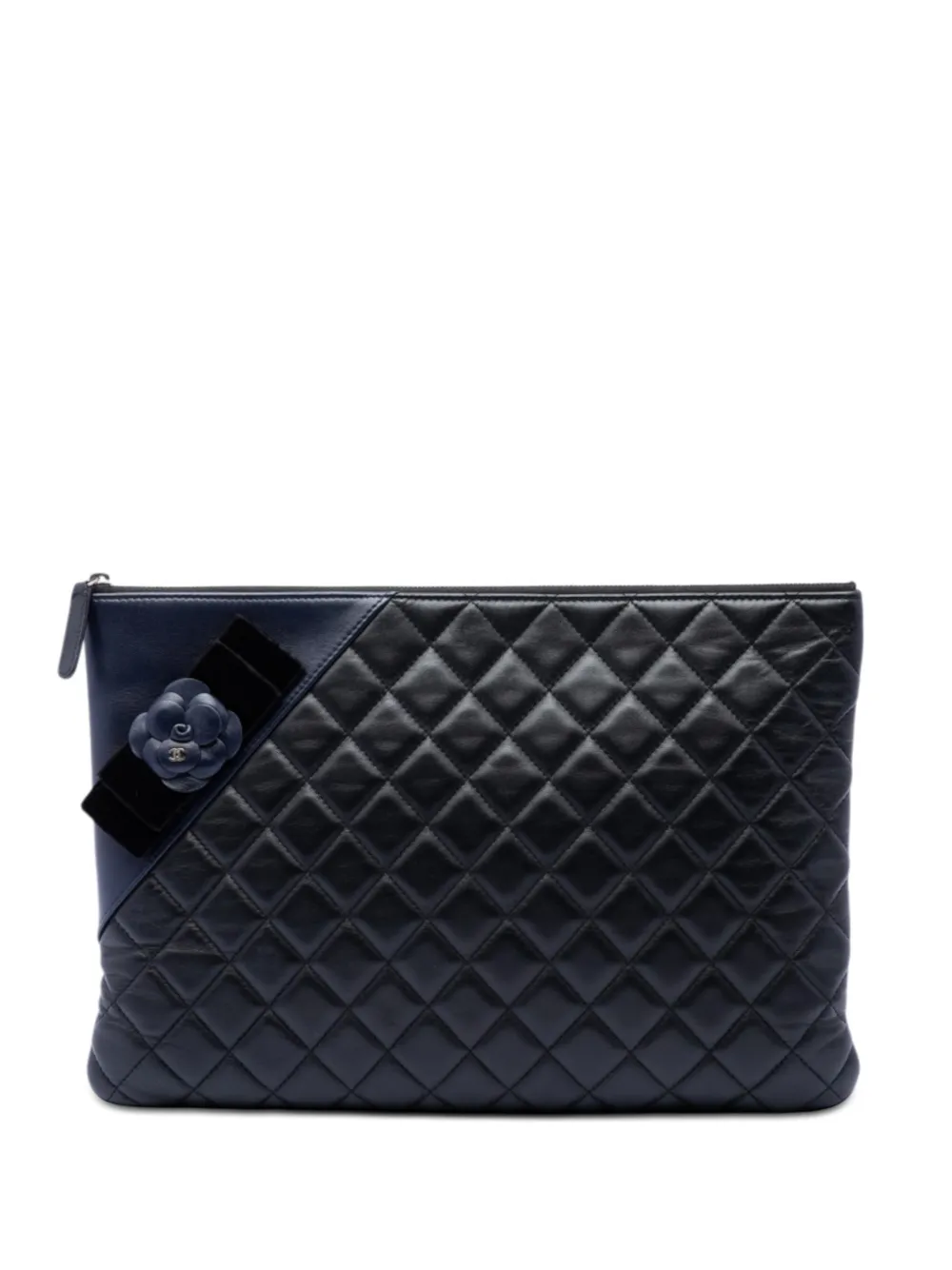 CHANEL Pre-Owned 2017-2018 Large Quilted Lambskin Camellia O Case clutch bag - Blue