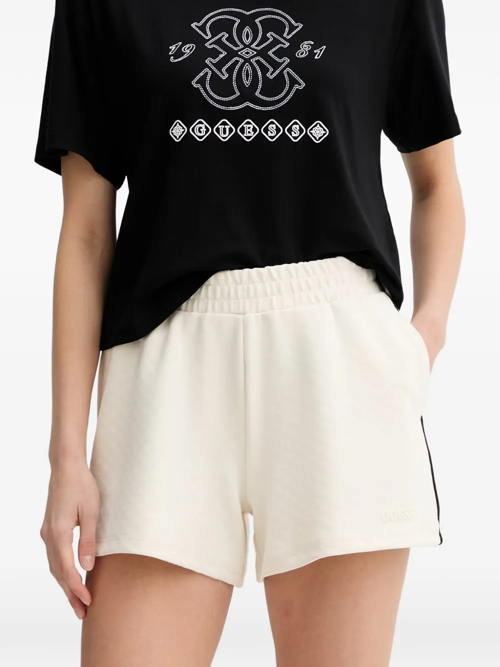 GUESS USA Shorts met geborduurd logo en zijstreep Beige