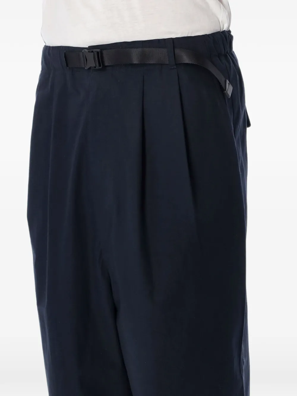 Comme des Garçons Homme Katoenen plooibroek met ceintuur Blauw