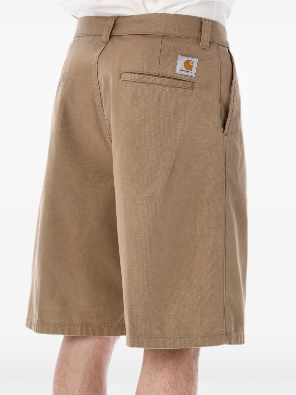 Carhartt WIP Brader shorts met logo-patch Beige