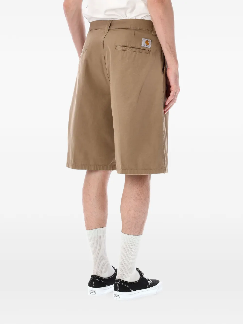 Carhartt WIP Brader shorts met logo-patch Beige