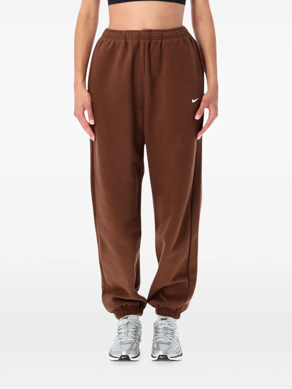 Nike Medium Studio Fleece high-waist oversized broek met omgeslagen pijpen Bruin