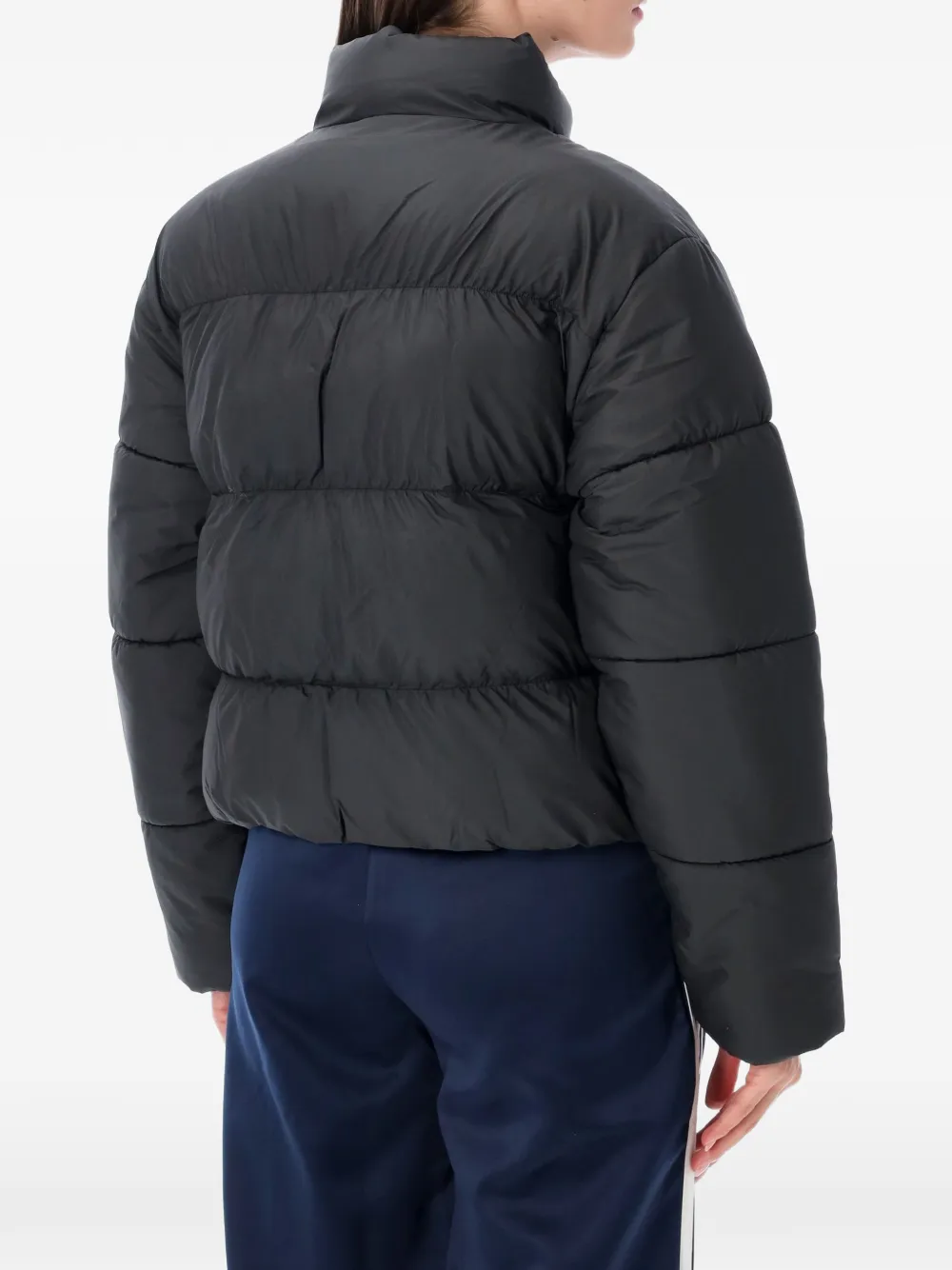 adidas quilted logo-print puffer jacket Zwart